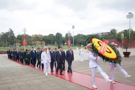Các đồng chí lãnh đạo, nguyên lãnh đạo Đảng, Nhà nước vào Lăng viếng Chủ tịch Hồ Chí Minh