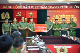 Công an Hà Nội đồng hành cùng Công an Tuyên Quang xóa nhà tạm, dột nát giúp người dân