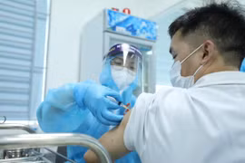 Chủ tịch Hà Nội kêu gọi chung tay mua vaccine để cùng ngăn Covid-19 lâu dài