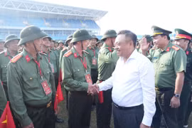 Chủ tịch Hà Nội Trần Sỹ Thanh thăm, động viên lực lượng tham gia diễu binh, diễu hành 