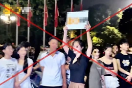 Hà Nội chỉ đạo làm rõ thông tin "Ngang nhiên quảng cáo cờ bạc ở phố đi bộ Hồ Gươm"