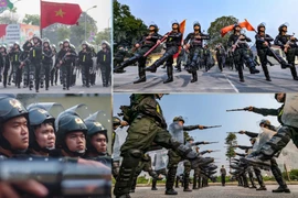 Xem chiến sỹ Cảnh sát cơ động Hà Nội khổ luyện diễu binh cho lễ kỷ niệm 50 năm ngày truyền thống 