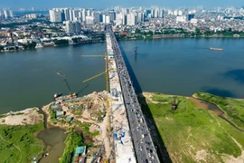 Hình ảnh ấn tượng cầu Vĩnh Tuy 2 mới được hợp long ở Hà Nội
