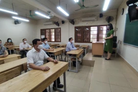 Chủ tịch Hà Nội vào vai thí sinh diễn tập tình huống phòng chống Covid-19 đảm bảo an toàn thi lớp 10