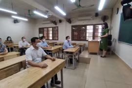 Chủ tịch Hà Nội vào vai thí sinh diễn tập tình huống phòng chống Covid-19 đảm bảo an toàn thi lớp 10