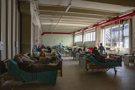 Lại hình ảnh gây sốc về tình trạng bệnh nhân Covid-19 la liệt ở Italy