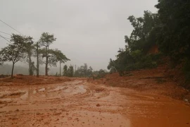 [Tin nhanh sáng 18-10-2020] Ứng cứu hơn 20 cán bộ, chiến sĩ Sư đoàn 337 bị nạn ở Quảng Trị