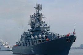 Tuần dương hạm Moskva diễn tập thực binh hỏa lực trên biển Đông