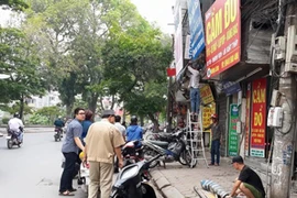 Việc tháo dỡ mái che di động trên đường Láng là cần thiết, đúng quy trình