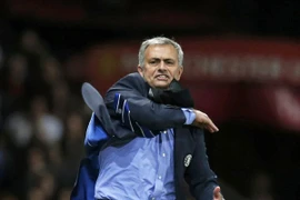 Chelsea đánh rơi chiến thắng vào phút chót trước M.U