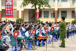 Nâng cao nhận thức cho học sinh về tác hại của ma túy "tem giấy" và các loại ma túy mới