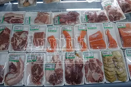 Phát hiện thực phẩm quá hạn sử dụng tại cửa hàng thực phẩm sạch 