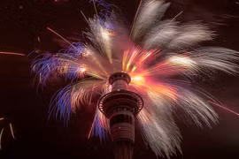 Thế giới rộn rã đón mừng năm mới 2015: Ước vọng hoà bình!