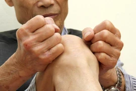 Thời tiết trở mùa, bệnh khớp lại hoành hành