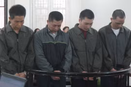 Lái xe buýt đánh cướp tài sản của đồng nghiệp như… côn đồ