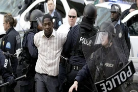 Tổng thống Obama trang bị 50.000 máy ảnh cho cảnh sát sau vụ Ferguson