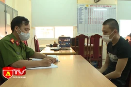 Bán tranh xong, mất 300 triệu đồng trong tài khoản ngân hàng