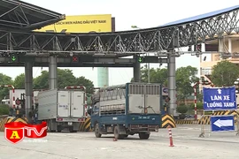 Xe vận tải luồng xanh phải khai báo y tế trên hệ thống quản lý công dân vùng dịch