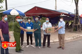 Tặng nhu yếu phẩm 3.000 hộ gia đình khó khăn do ảnh hưởng của đại dịch Covid -19