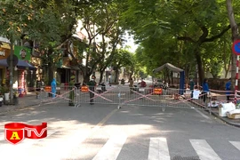 Kiểm soát chặt các "vùng đỏ" ngăn chặn dịch bệnh lây lan và đảm bảo an sinh xã hội