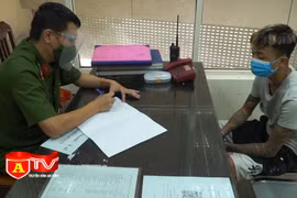 Bị bắt quả tang khi giấu ma tuý trong túi bánh mì