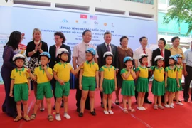 Chỉ 38% trẻ em thành thị đội mũ bảo hiểm khi tham gia giao thông