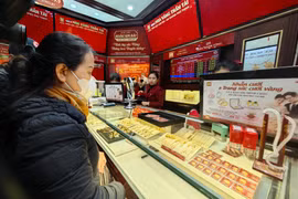 Mua vàng từ 20 triệu đồng/ngày trở lên sẽ phải chuyển khoản