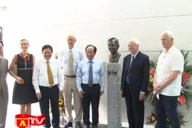 Đặt tượng cố Thủ tướng Thụy Điển tại Bệnh viện Nhi Trung ương