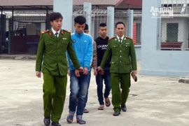 Chặn đường, cướp xe đạp điện để lấy tiền...đóng học phí