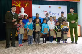 Sôi nổi chương trình tình nguyện "Mùa đông ấm áp"