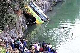 Xe buýt lao xuống sông Beas, 18 người chết