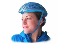 Mũ bảo hiểm bìa các tông nhận giải thưởng 45.000 USD