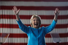 FBI tuyên bố bất ngờ về bê bối email của bà Clinton trước bầu cử