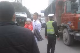 Trung Quốc: Bắt giữ kẻ cầm rìu tấn công học sinh 