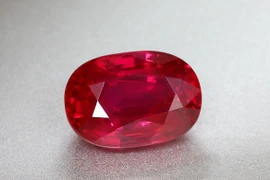 Ruby "Huyết bồ câu" sắp đấu giá ở Hồng Kông