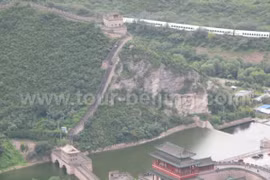 Trung Quốc xây nhà ga tàu cao tốc cực lớn ngay tại Vạn lý Trường thành