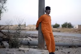 Sốc: IS tung video hành quyết dã man một gián điệp