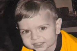 Mỹ: Bé trai chết ngạt do bị cô giáo ngồi lên người 