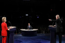 Ông Trump hứa sẽ tấn công bà Clinton mạnh hơn trong lần tranh luận tới