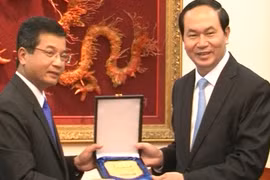 Bộ trưởng Bộ CA tiếp đại sứ Lào tại Việt Nam