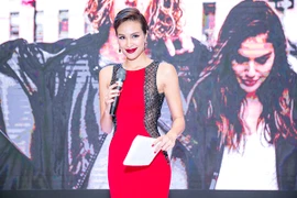 Phương Mai đầu tư phụ kiện 80 triệu đồng khi dự event 