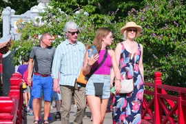 Sau 10 năm, lượng khách quốc tế đến tham quan Thủ đô Hà Nội tăng gần 4 lần