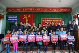 Đem nghĩa tình đến với học sinh khó khăn huyện A Lưới