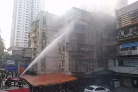 Hà Nội: Cháy căn hộ tầng 5 khu tập thể Dược