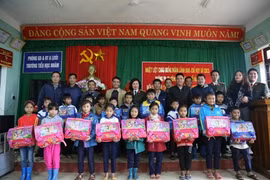 Đem nghĩa tình đến với học sinh khó khăn huyện A Lưới
