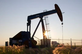 OPEC giữ nguyên sản lượng khai thác dầu