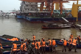Mới cứu được 20/458 người vụ chìm tàu chở khách trên sông Dương Tử