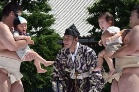 Kỳ lạ lễ hội dọa trẻ con khóc ở Nhật Bản