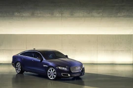 Jaguar XJ mới: Thêm sang trọng và mới mẻ