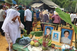 Đẫm nước mắt đám tang các nạn nhân bị sát hại ở Yên Bái